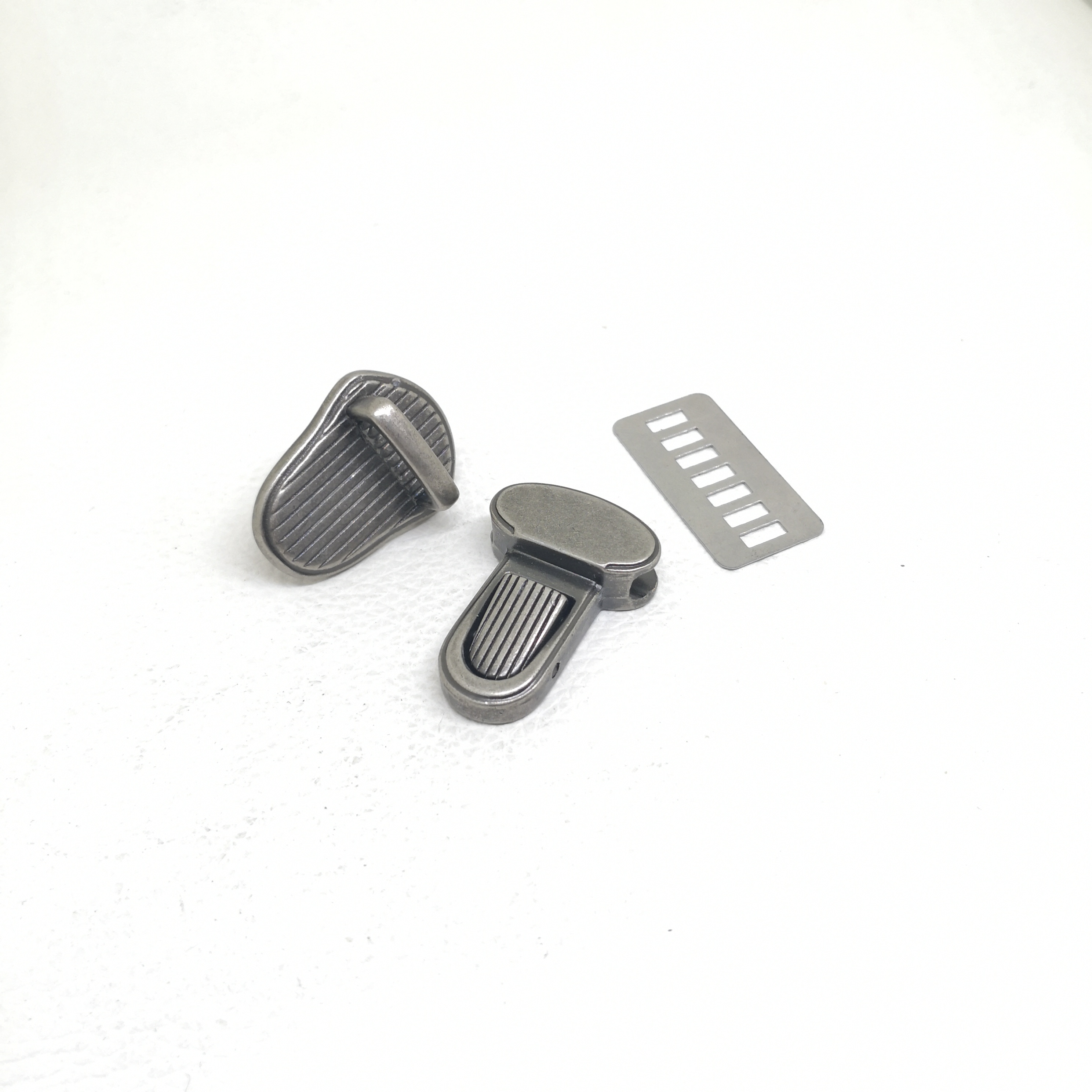 22mm (In-Belt Width) Small Zinc Alloy Metal Push Snap Lock for Handbag / Leather-Made / D.I.Y Use